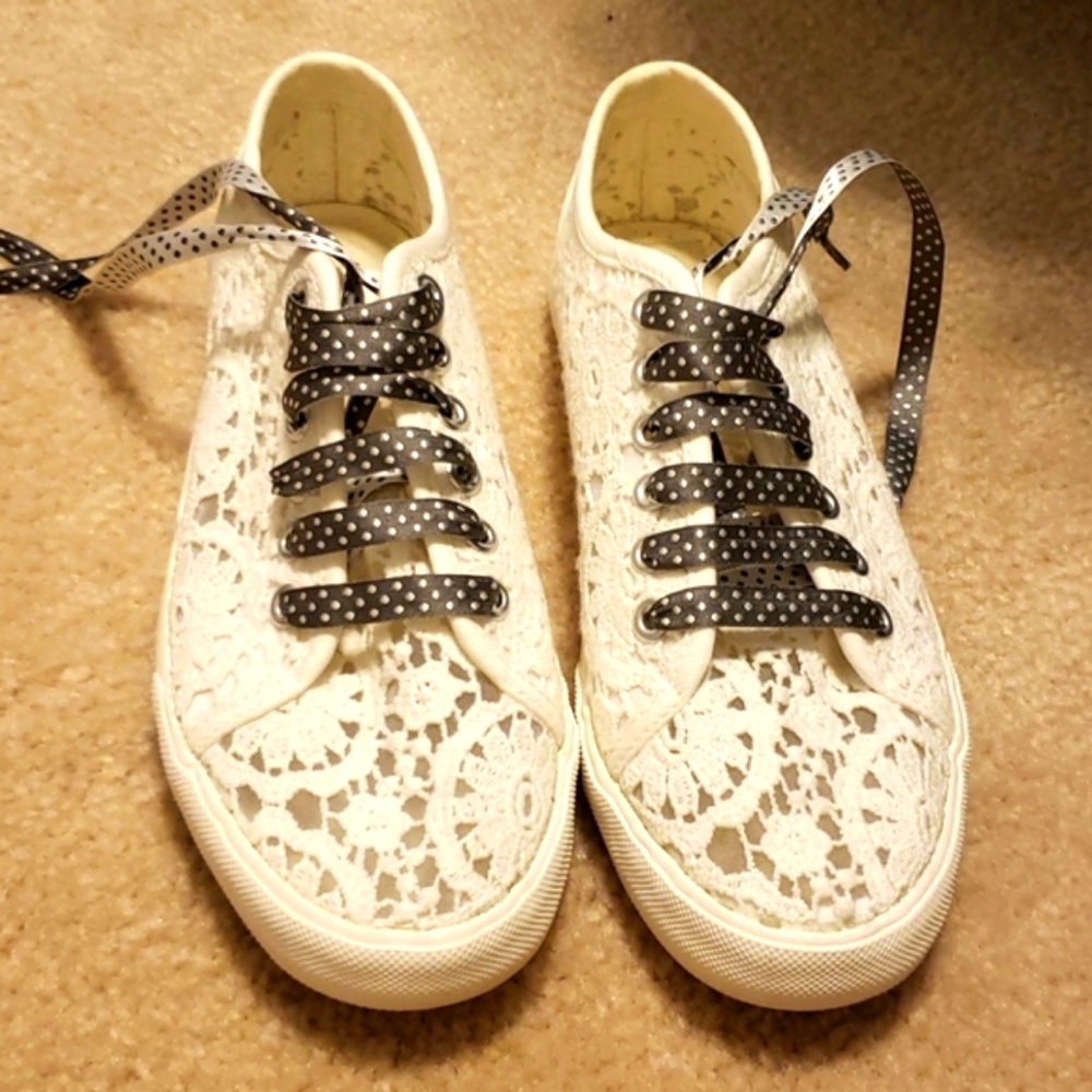 Eram lace design sneakers